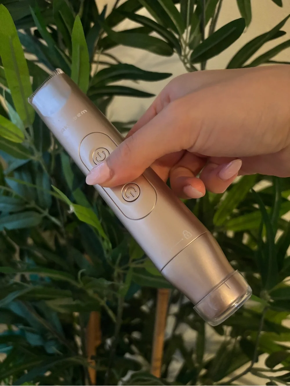 Portable Rose Gold Electric Facial Hair Trimmer - Rechargeable